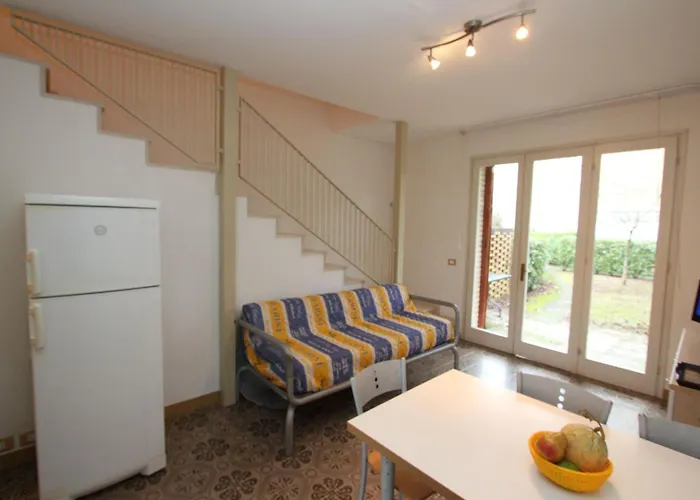 Rowhouse With Private Garden فيلة Lo Stallone