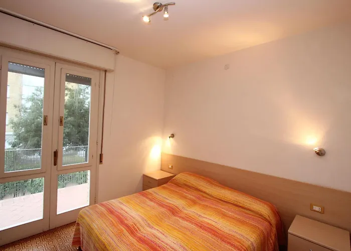 Rowhouse With Private Garden فيلة