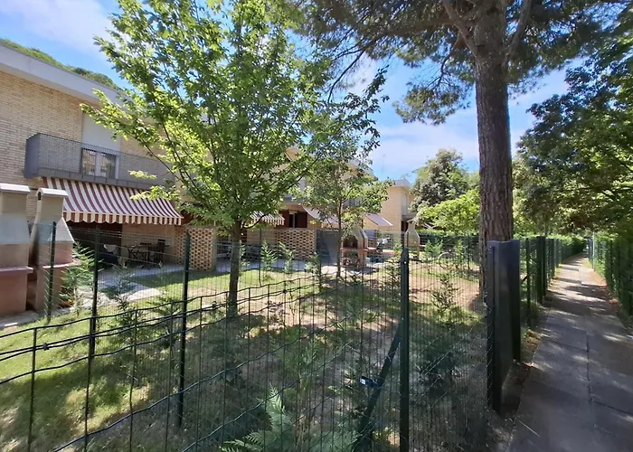 Rowhouse With Private Garden